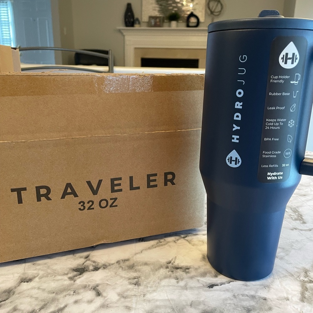 BNWT HydroJug 32 oz Traveler in hard to find Navy
